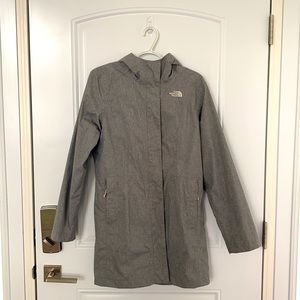 Women’s size large north face jacket. Like new condition
